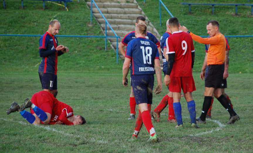 Piłka nożna. V liga krośnieńska. Mecz Tempo Nienaszów - Orzeł Faliszówka 2-0