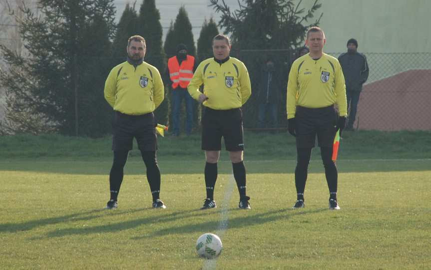 Piłka nożna. V liga krośnieńska. Mecz Tempo Nienaszów - Start Rymanów 1-1