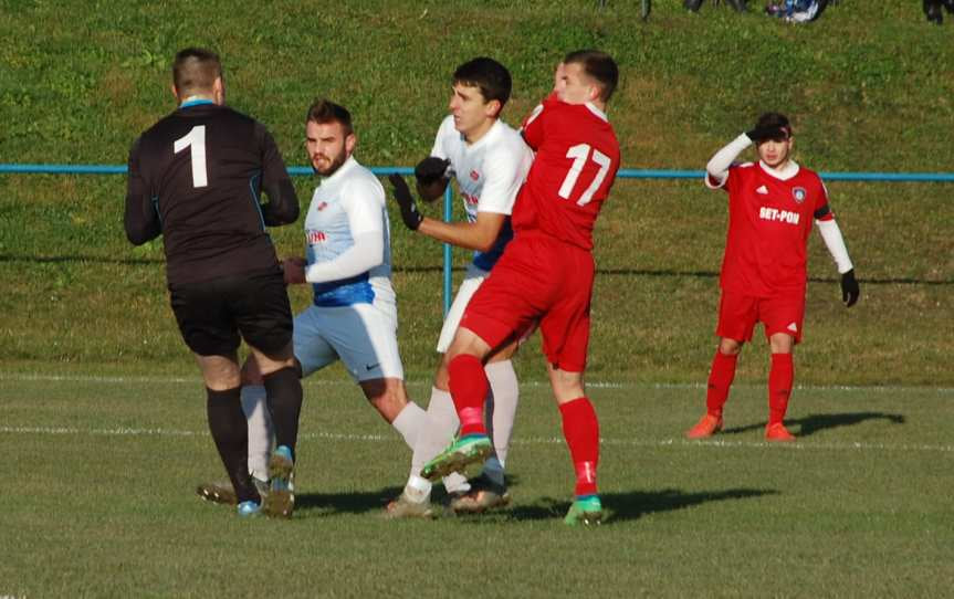 Piłka nożna. V liga krośnieńska. Mecz Tempo Nienaszów - Start Rymanów 1-1