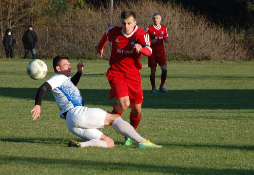 Piłka nożna. V liga krośnieńska. Mecz Tempo Nienaszów - Start Rymanów 1-1