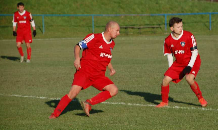 Piłka nożna. V liga krośnieńska. Mecz Tempo Nienaszów - Start Rymanów 1-1