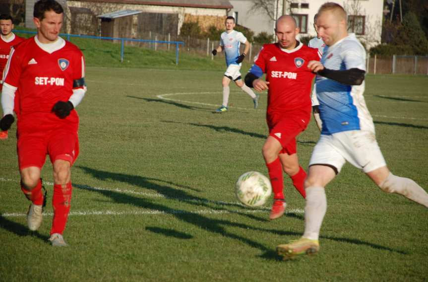 Piłka nożna. V liga krośnieńska. Mecz Tempo Nienaszów - Start Rymanów 1-1