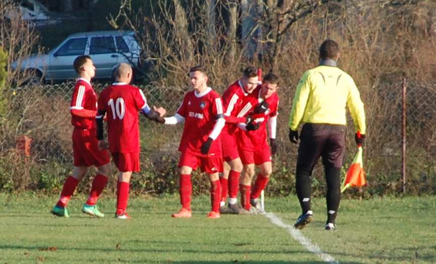 Piłka nożna. V liga krośnieńska. Mecz Tempo Nienaszów - Start Rymanów 1-1