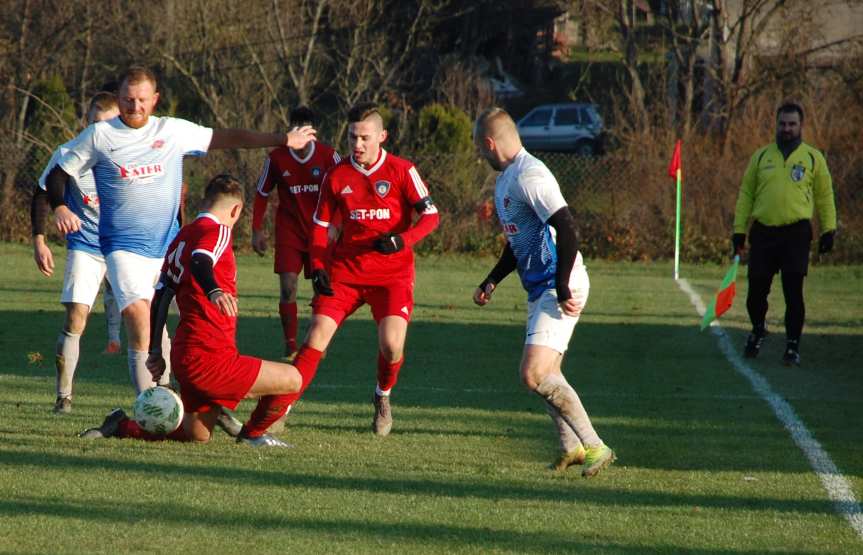 Piłka nożna. V liga krośnieńska. Mecz Tempo Nienaszów - Start Rymanów 1-1