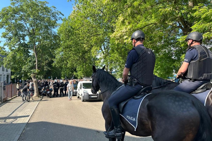 Policjanci zabezpieczali mecz