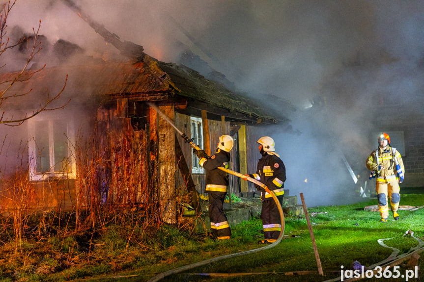 Pożar drewnianego domu w Krempnej