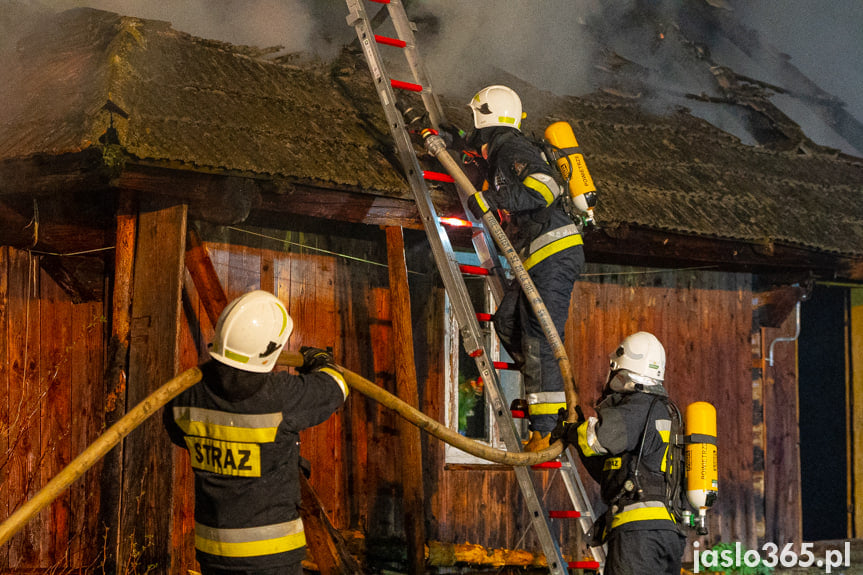 Pożar drewnianego domu w Krempnej