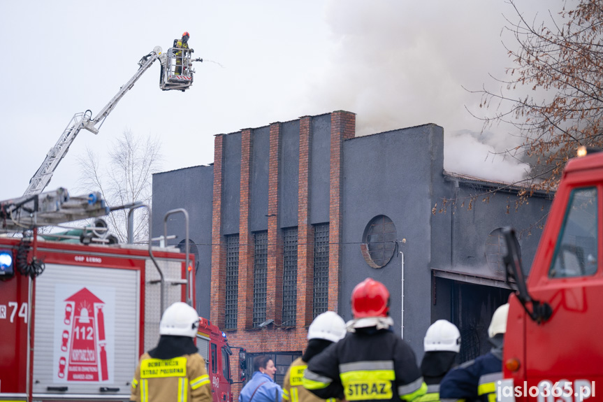 Pożar hali w miejscowości Roztoki