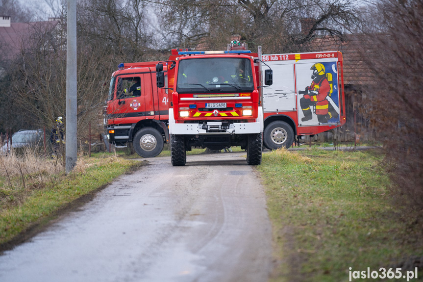 Pożar hali w miejscowości Roztoki
