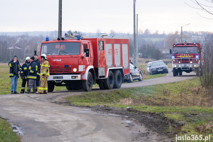 Pożar hali w miejscowości Roztoki