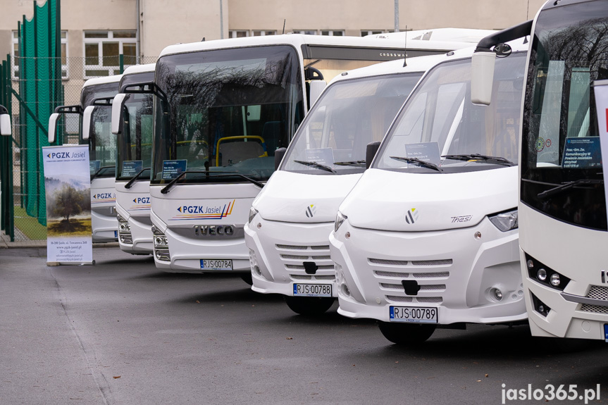 Przekazanie autobusów