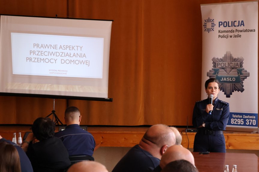 Przemoc domowa tematem debaty społecznej w Krempnej