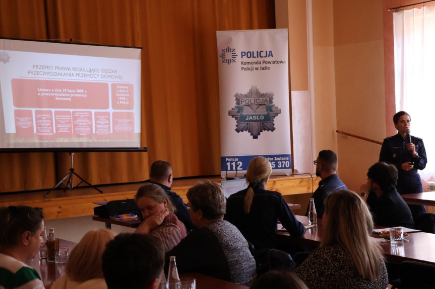 Przemoc domowa tematem debaty społecznej w Krempnej