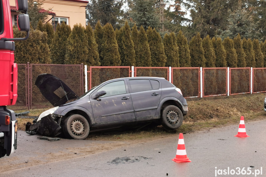Samoklęski. Kierująca uderzyła w betonowy przepust