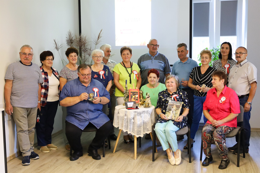 Seniorzy z Trzcinicy czytali "Nad Niemnem"