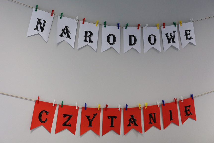 Seniorzy z Trzcinicy czytali "Nad Niemnem"