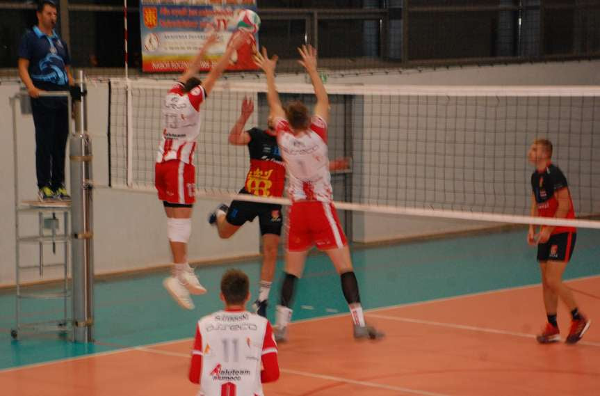 Siatkówka. II liga mężczyzn. MKS MOSiR Jasło - AKS V LO Rzeszów 3-0