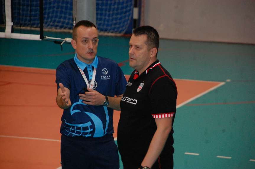 Siatkówka. II liga mężczyzn. MKS MOSiR Jasło - AKS V LO Rzeszów 3-0