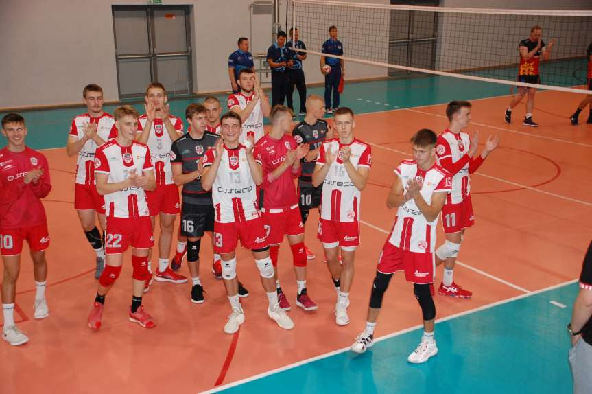 Siatkówka. II liga mężczyzn. MKS MOSiR Jasło - AKS V LO Rzeszów 3-0