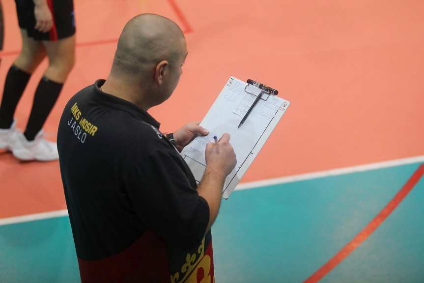 Siatkówka. II liga mężczyzn. MKS MOSiR Jasło - GKPS Gorlice 3-0