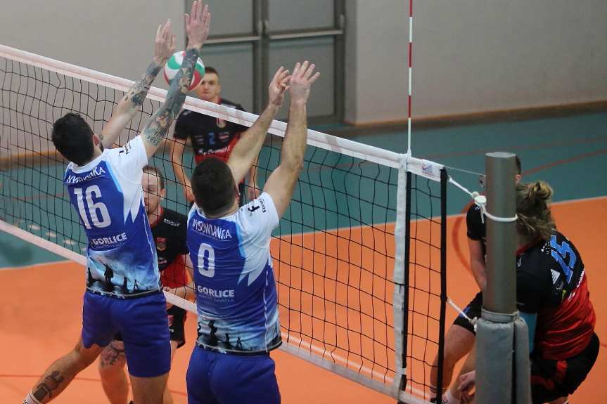 Siatkówka. II liga mężczyzn. MKS MOSiR Jasło - GKPS Gorlice 3-0