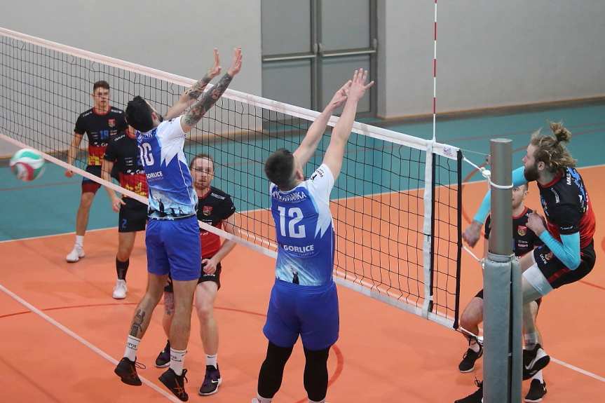 Siatkówka. II liga mężczyzn. MKS MOSiR Jasło - GKPS Gorlice 3-0