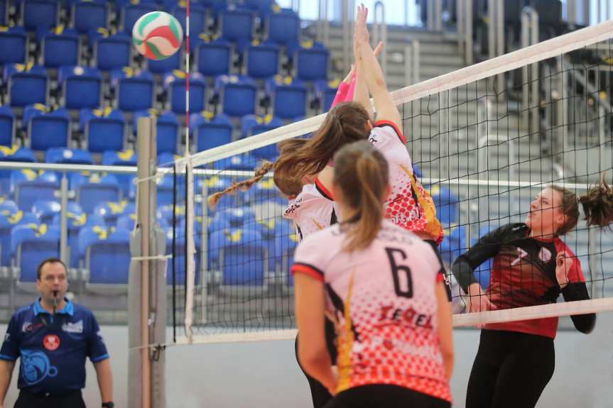 Siatkówka. Podkarpacka I Liga Kobiet. Mecz UKS MOSiR Jasło - KS Feniks Radymno 3-0