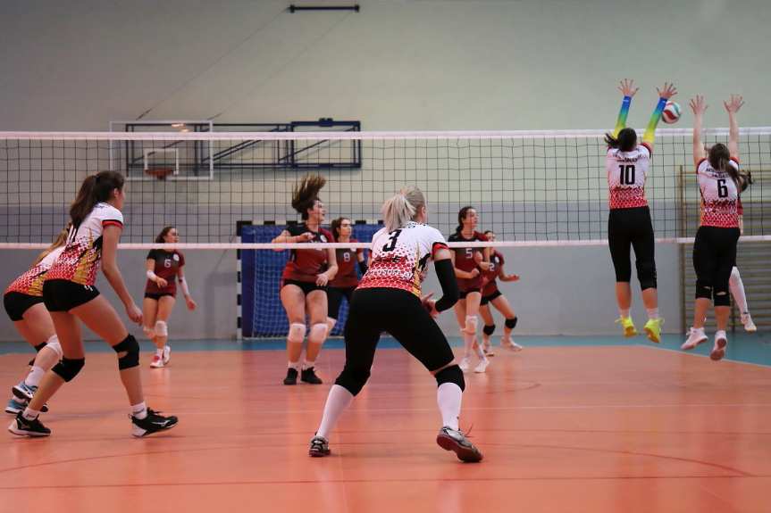 Siatkówka. Podkarpacka I Liga Kobiet. Mecz UKS MOSiR Jasło - KS Feniks Radymno 3-0