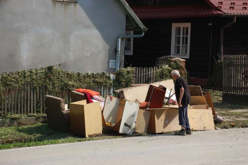 Sprzątanie po niszczycielskim żywiole w Trzcinicy