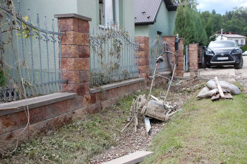 Sprzątanie po niszczycielskim żywiole w Trzcinicy