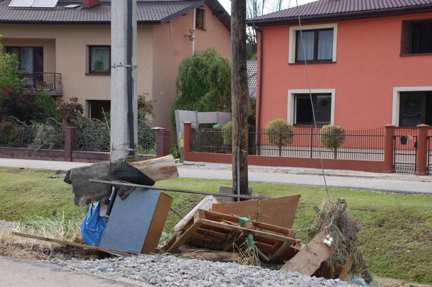Sprzątanie po niszczycielskim żywiole w Trzcinicy