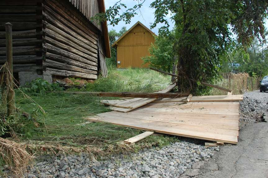 Sprzątanie po niszczycielskim żywiole w Trzcinicy