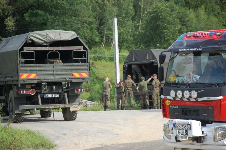 Sprzątanie po niszczycielskim żywiole w Trzcinicy
