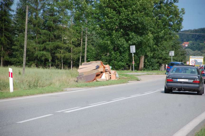 Sprzątanie po niszczycielskim żywiole w Trzcinicy