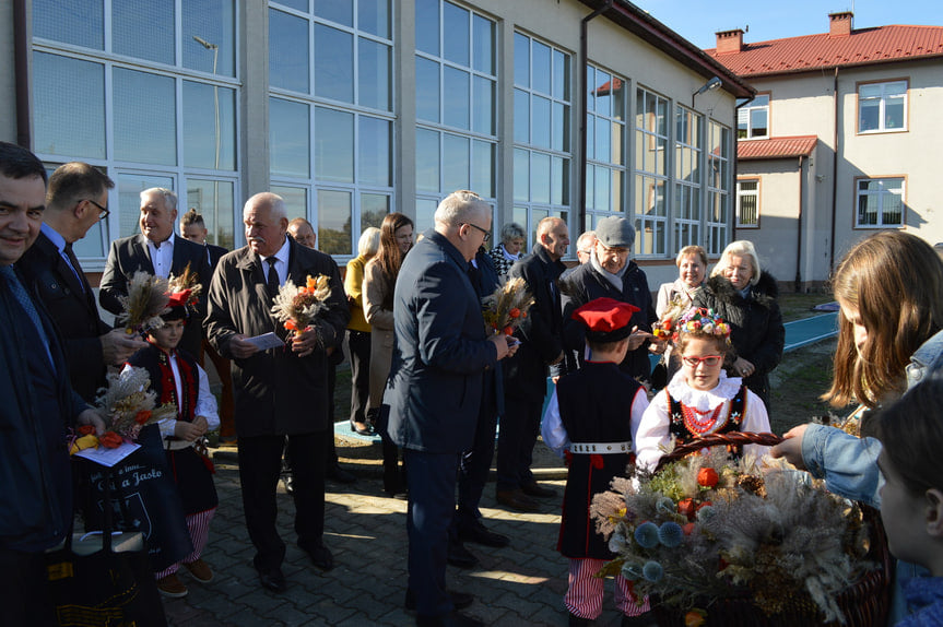 Szkoła Podstawowa w Osobnicy ma wielofunkcyjne boisko 