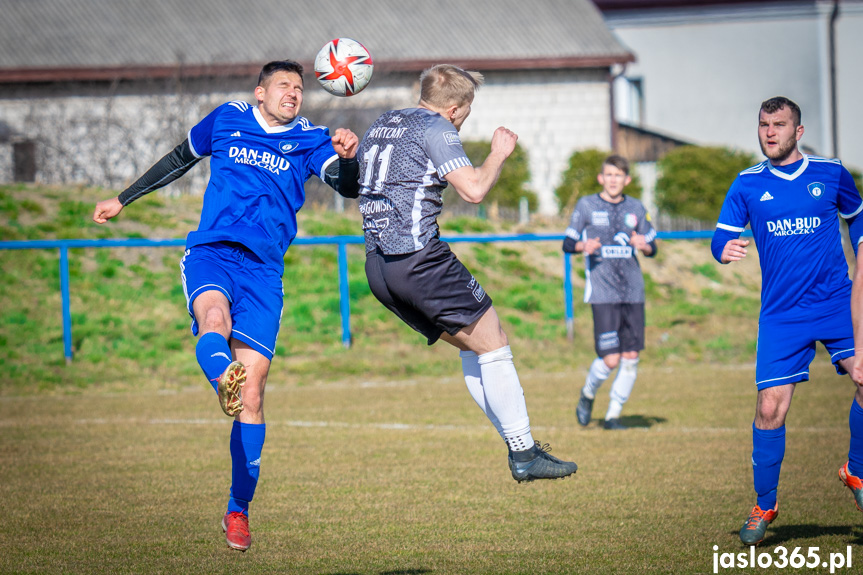Tempo Nienaszów - Partyzant Targowiska 0:0