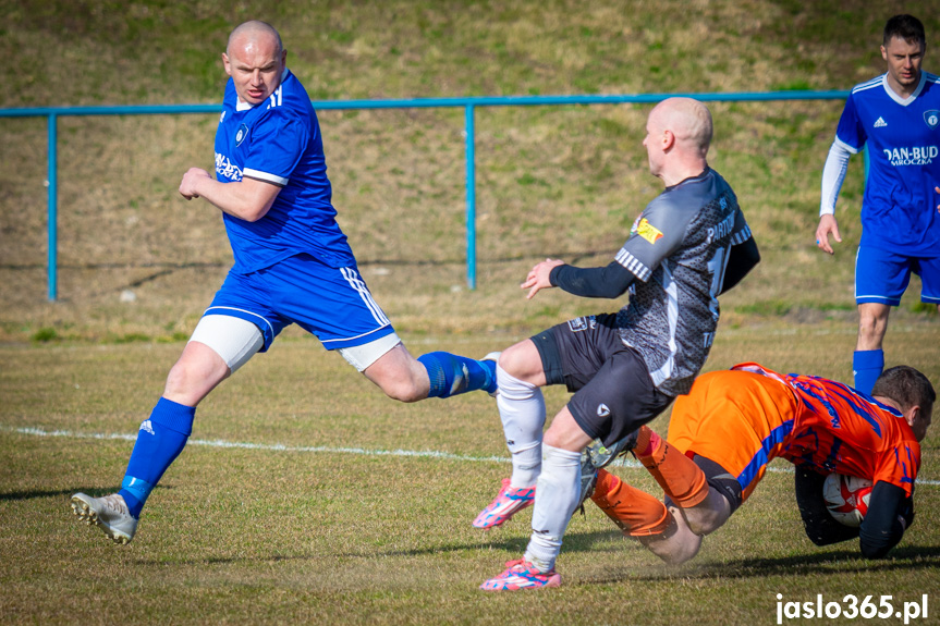 Tempo Nienaszów - Partyzant Targowiska 0:0