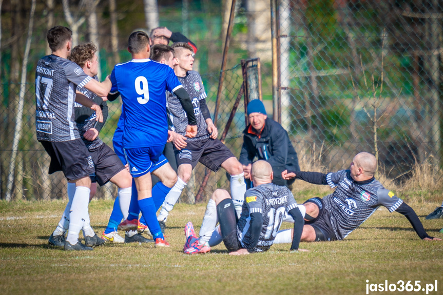 Tempo Nienaszów - Partyzant Targowiska 0:0