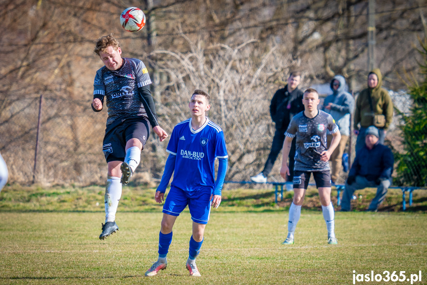 Tempo Nienaszów - Partyzant Targowiska 0:0