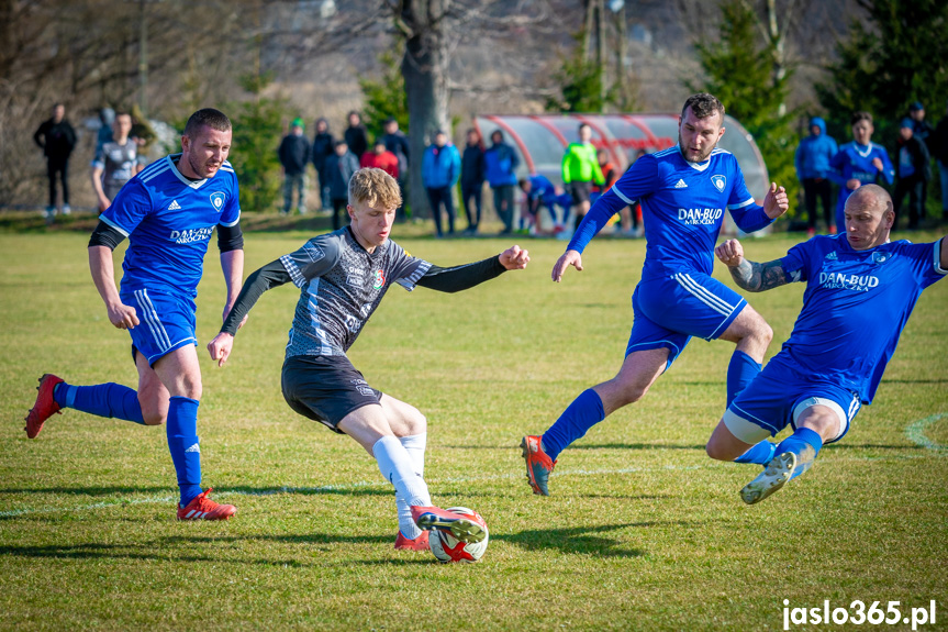 Tempo Nienaszów - Partyzant Targowiska 0:0