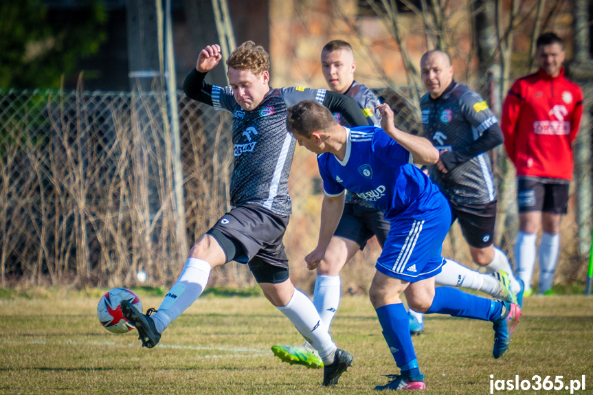 Tempo Nienaszów - Partyzant Targowiska 0:0