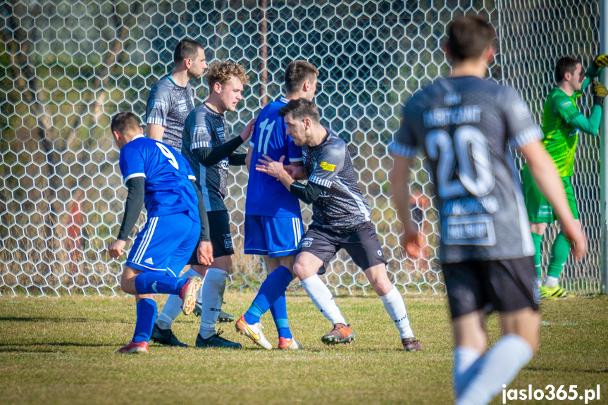 Tempo Nienaszów - Partyzant Targowiska 0:0