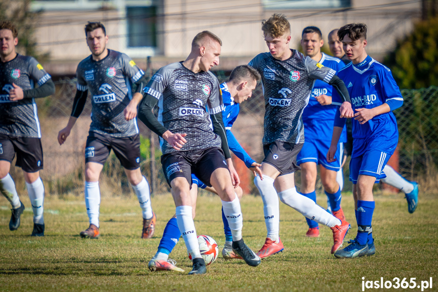 Tempo Nienaszów - Partyzant Targowiska 0:0