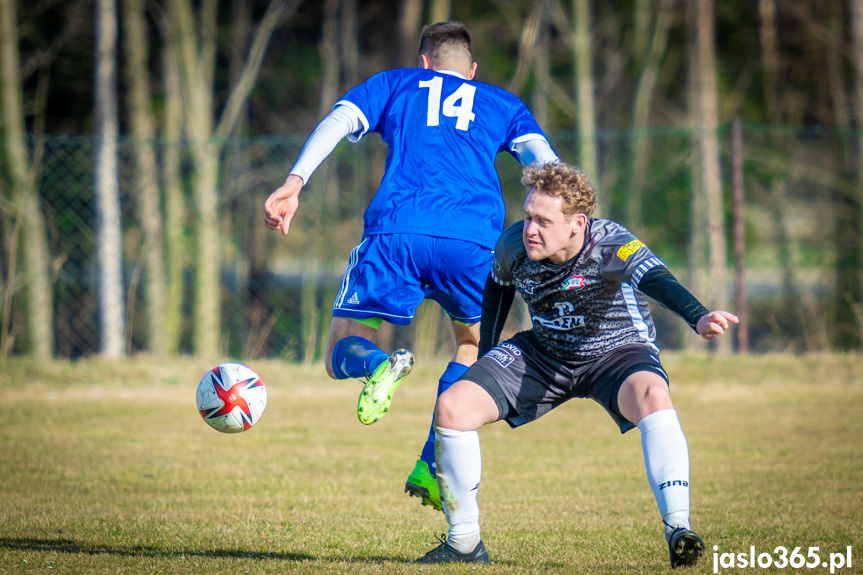 Tempo Nienaszów - Partyzant Targowiska 0:0