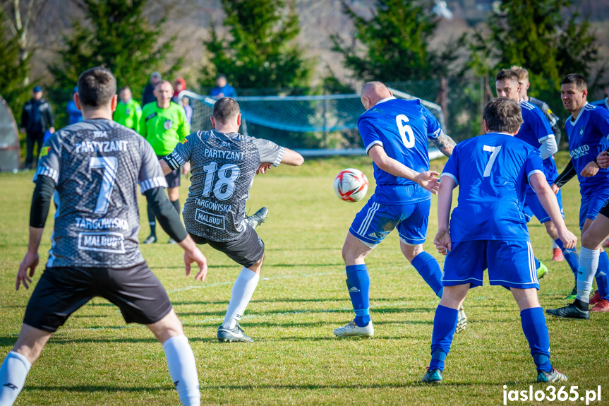 Tempo Nienaszów - Partyzant Targowiska 0:0
