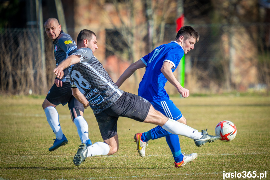 Tempo Nienaszów - Partyzant Targowiska 0:0