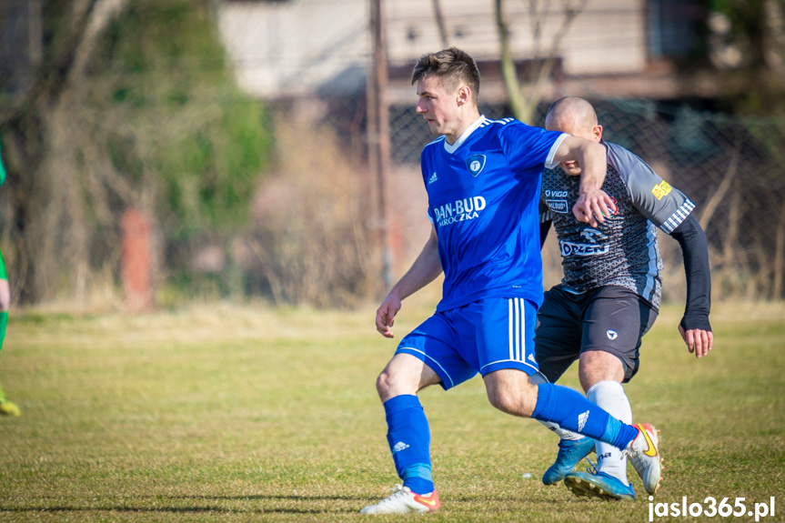 Tempo Nienaszów - Partyzant Targowiska 0:0