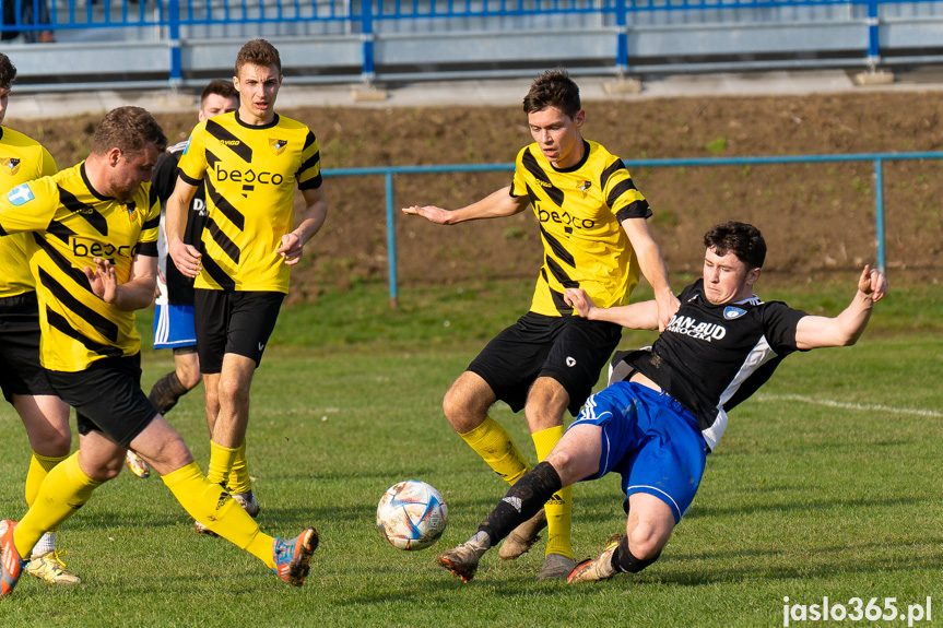 Tempo Nienaszów - Przełom Besko 1:1