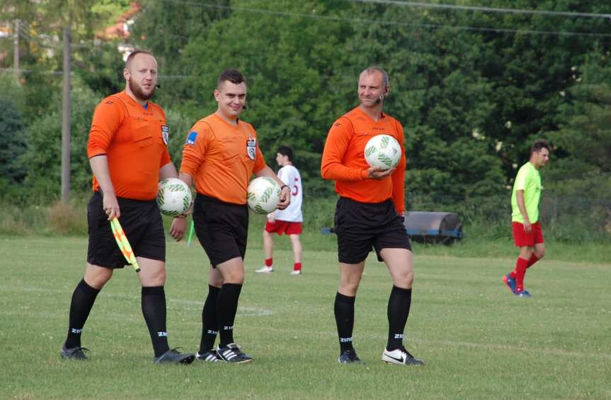 Tempo Nienaszów - Przełom Besko 4-3