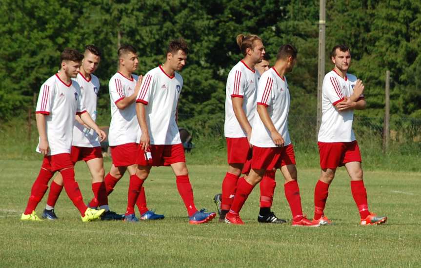 Tempo Nienaszów - Przełom Besko 4-3